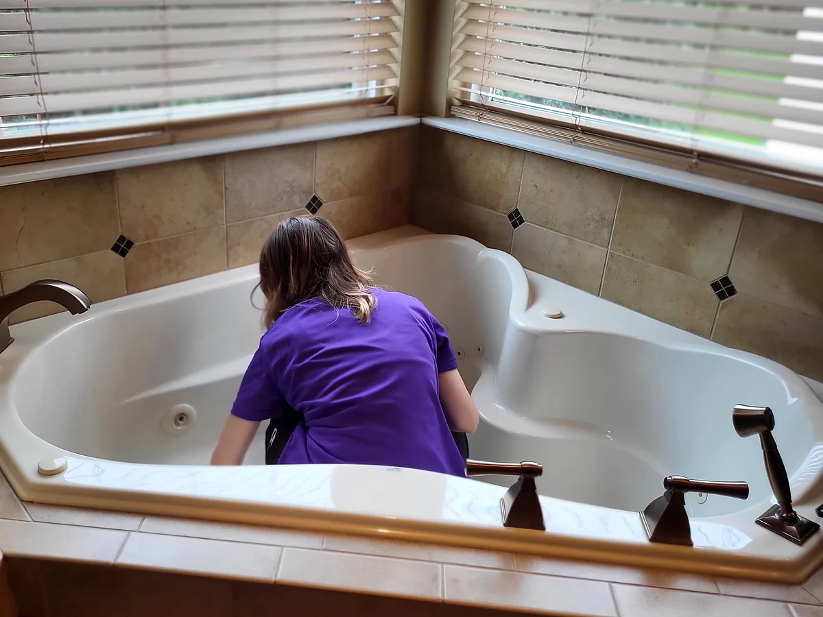 Two Ladies Cleaning, LC - Bathtub Cleaning